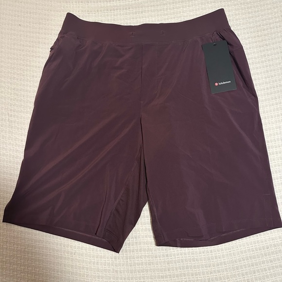 Lululemon T.H.E. Short 11" Linerless. XL. Burgundy - Picture 2 of 2